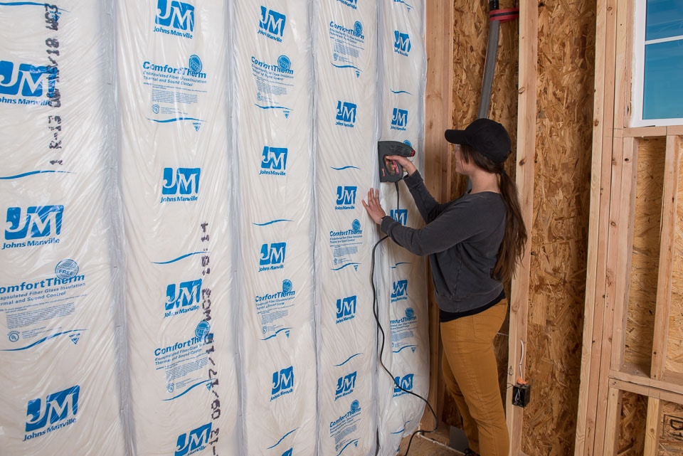 Johns Manville (JM) ComfortTherm R-19 Encapsulated Fiberglass Batt Insulation, 23 in x 93 in, 133.68 sq ft