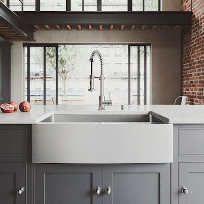 VIGO Bedford 33-in x 22.25-in Stainless Steel/Chrome Single Bowl Tall (8-in or Larger) Undermount Apron Front/Farmhouse Commercial/Residential Workstation Kitchen Sink All-in-One Kit