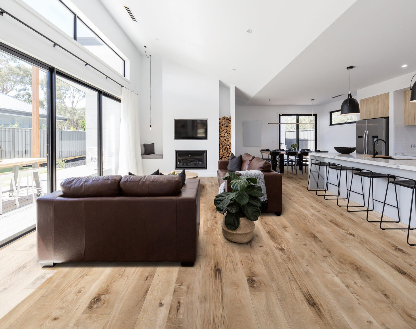 CALI Longboards Vinyl Pro Seaboard Oak 9-in W x 70.87-in L x 8-mm Thick Waterproof Interlocking Luxury Vinyl Plank Flooring (26.62-sq ft/carton)