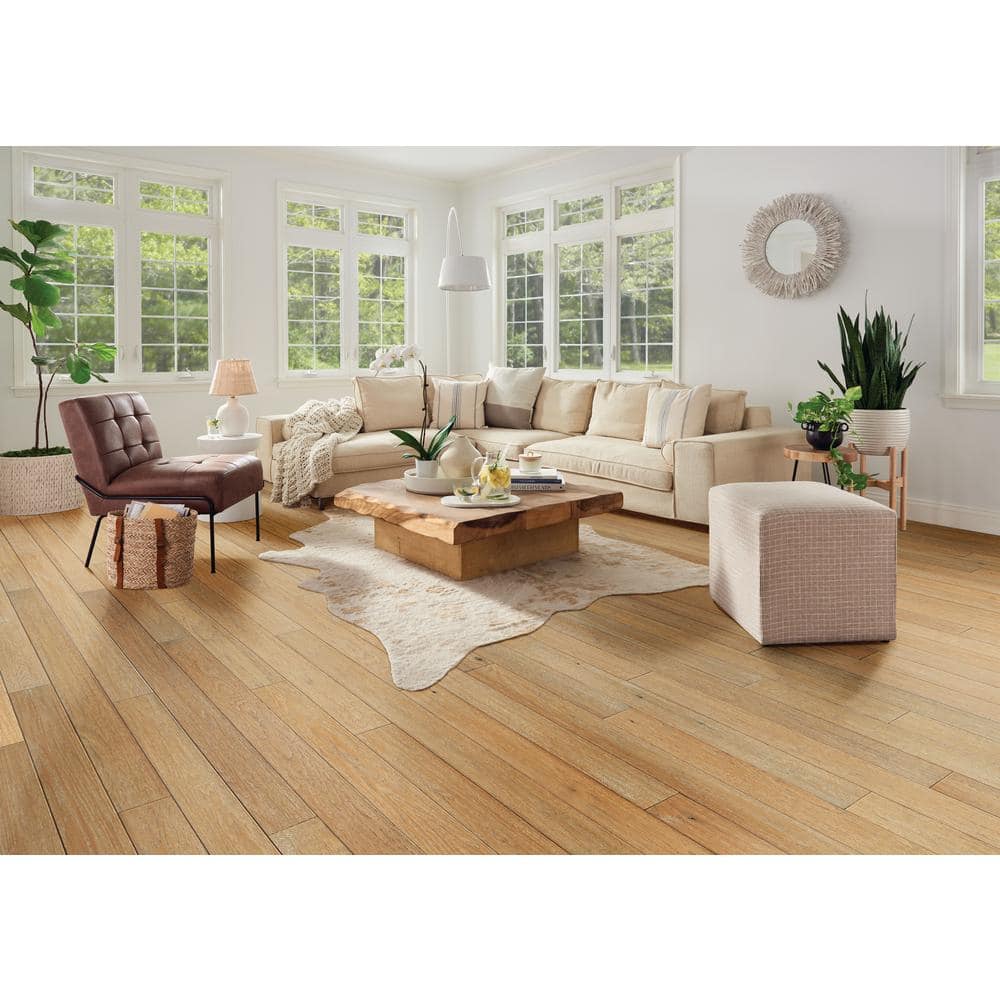 Bruce American Vintage Cozy Living Red Oak 3/4 in. T x 5 in. W Scraped Solid Hardwood Flooring (23.5 sq.ft./ctn)