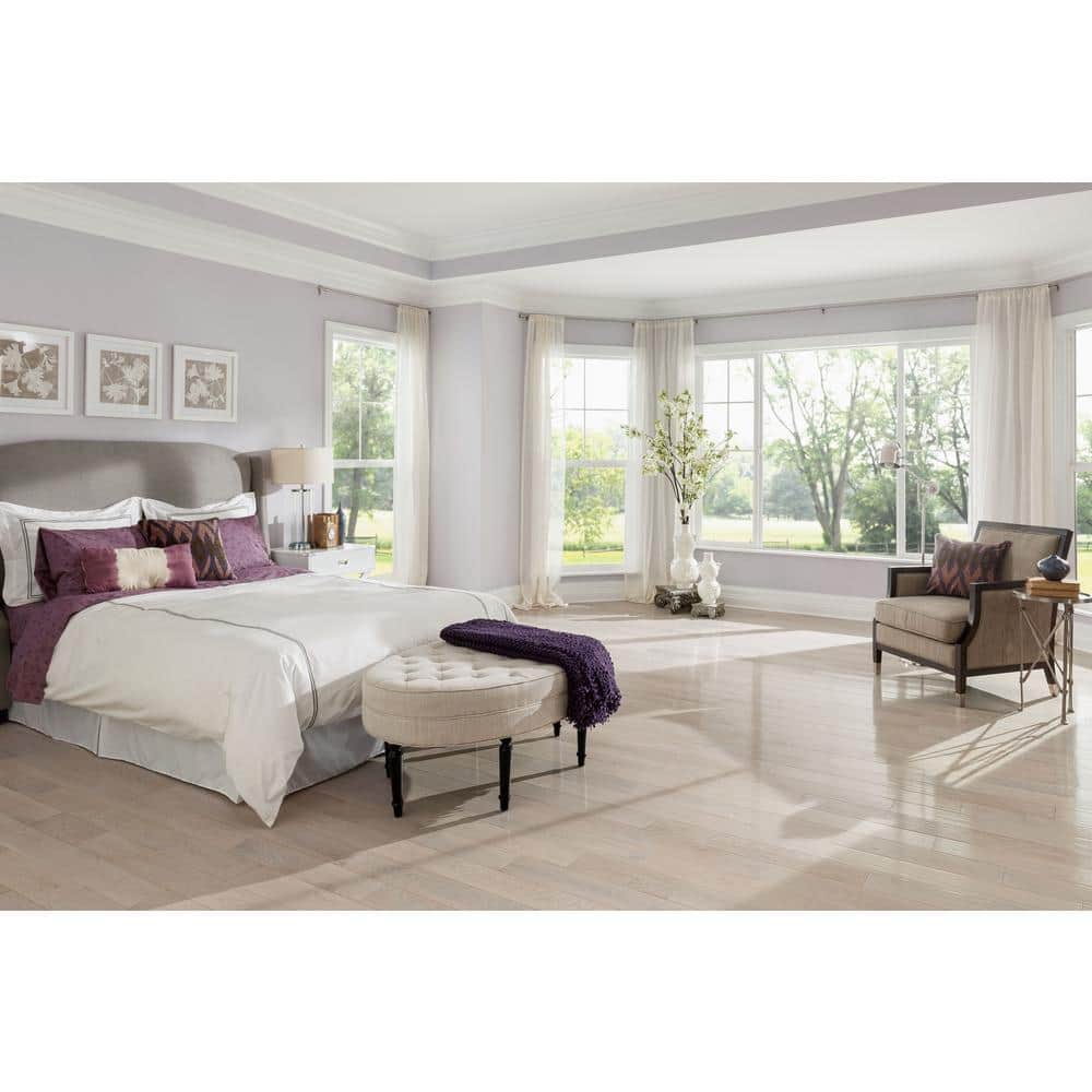 Bruce American Originals Tinted Tea Oak 3/4 in. T x 3-1/4 in. W Smooth Solid Hardwood Flooring (22 sq.ft./ctn)