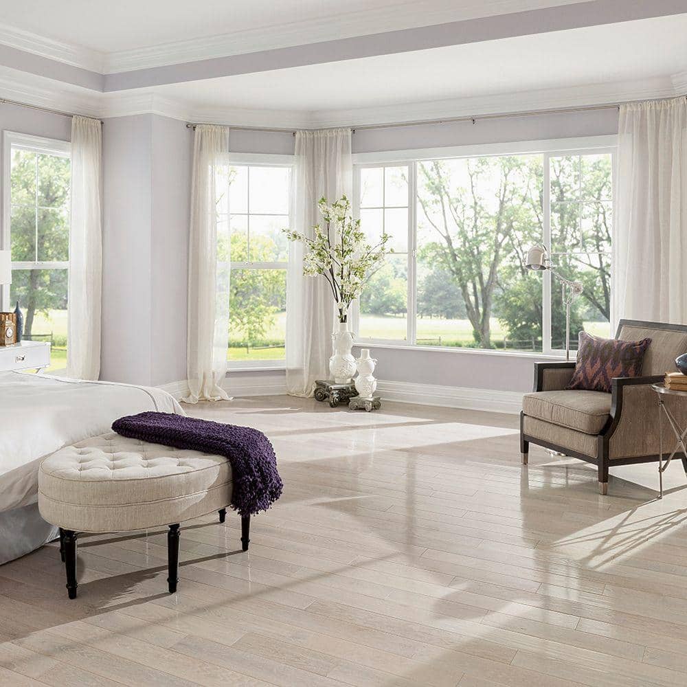 Bruce American Originals Tinted Tea Oak 3/4 in. T x 5 in. W Smooth Solid Hardwood Flooring (23.5 sq.ft./ctn)