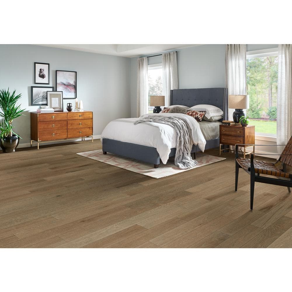 Bruce American Vintage Urban Coastal Red Oak 3/4 in. T x 5 in. W Scraped Solid Hardwood Flooring (23.5 sq.ft./ctn)