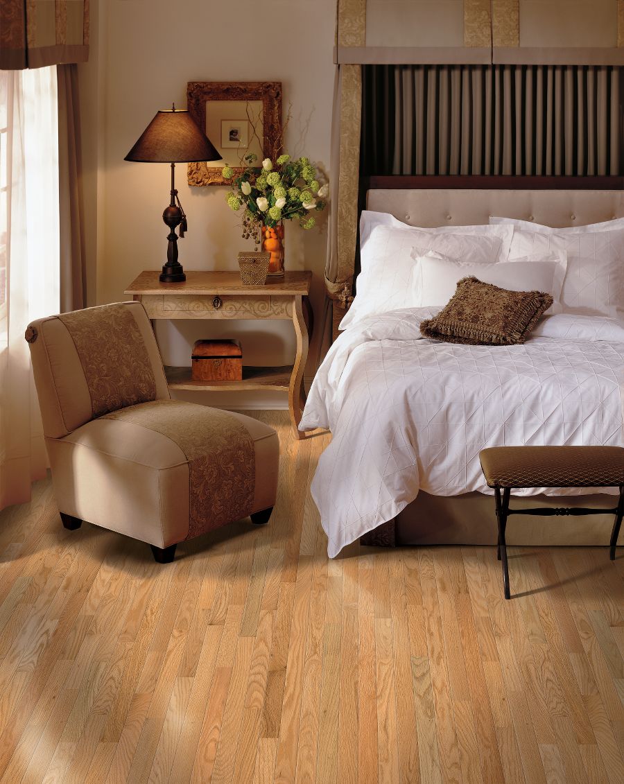Bruce Laurel Natural Oak 2-1/4-in W x 3/4-in T x 84-in Smooth/Traditional Solid Hardwood Flooring (20-sq ft / Carton)
