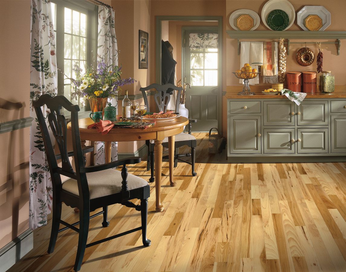 Bruce American Treasures Country Natural Hickory 3-1/4-in W x 3/4-in T x 84-in Smooth/Traditional Solid Hardwood Flooring (22-sq ft / Carton)