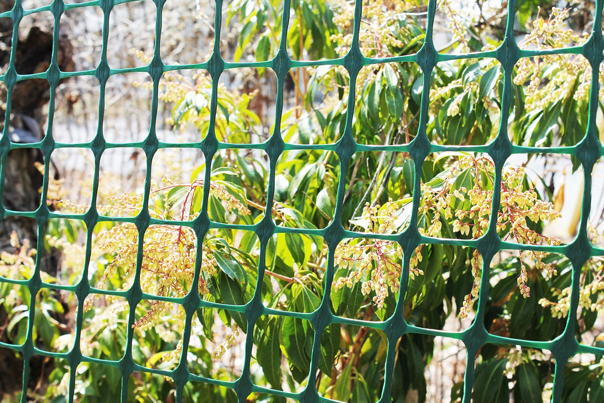Tenax Green HDPE Extruded Mesh Rolled Fencing - 50' x 4', Safe and Durable Garden Solution