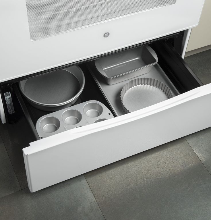 GE 30-in Smooth Surface 4 Elements 5.3-cu ft Self-Cleaning Freestanding Electric Range (White)
