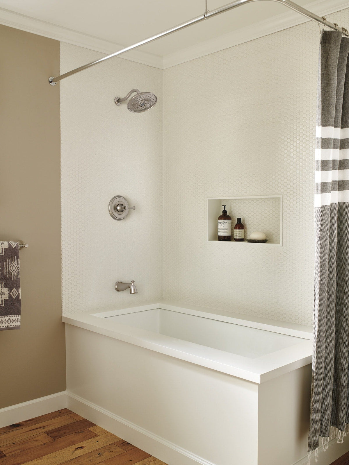 Delta Valdosta with H2Okinetic Technology SpotShield Stainless 1-Handle Bathtub and Shower Faucet with Valve