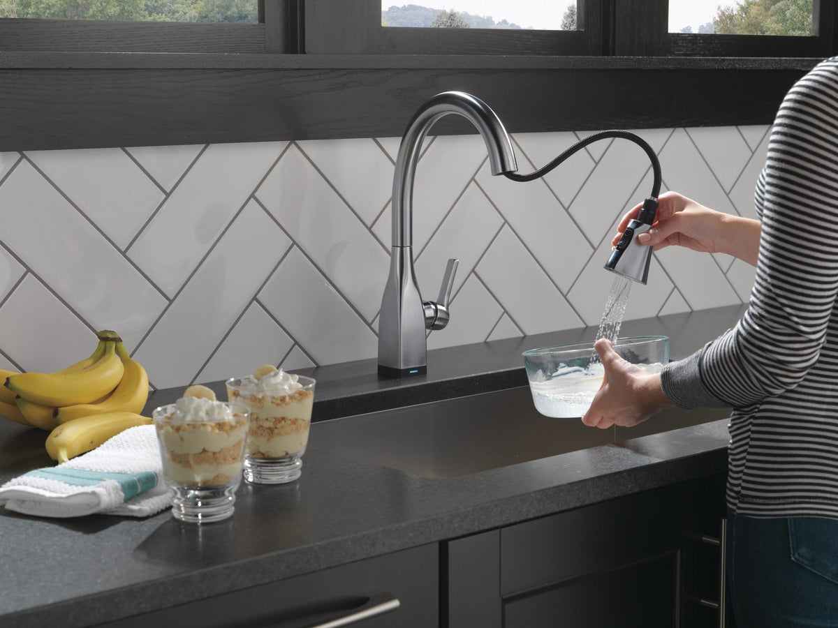 Delta Mateo Touch2O Arctic Stainless 1-Handle Deck-Mount Pull-Down Touch Kitchen Faucet