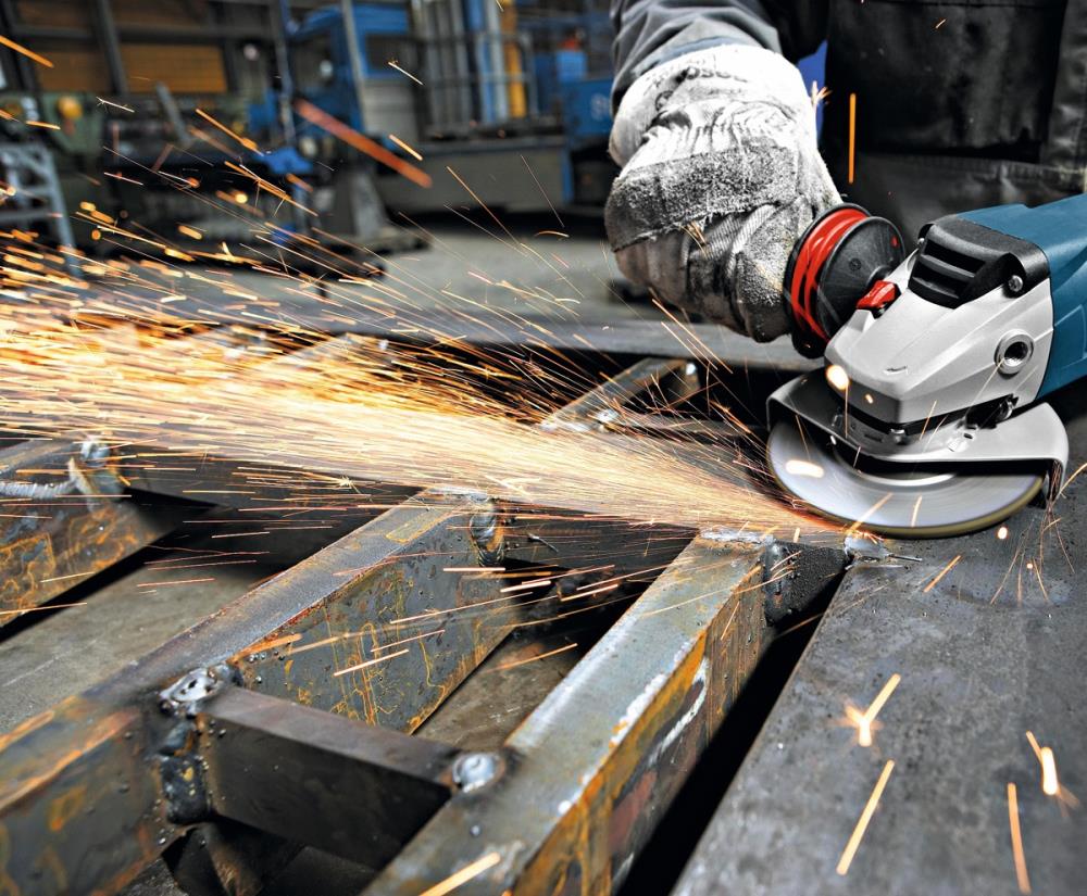 Bosch 5-in 9.5-Amp Sliding Switch Corded Angle Grinder, Rat-Tail Handle, 11,000 RPM (Model 1821D)