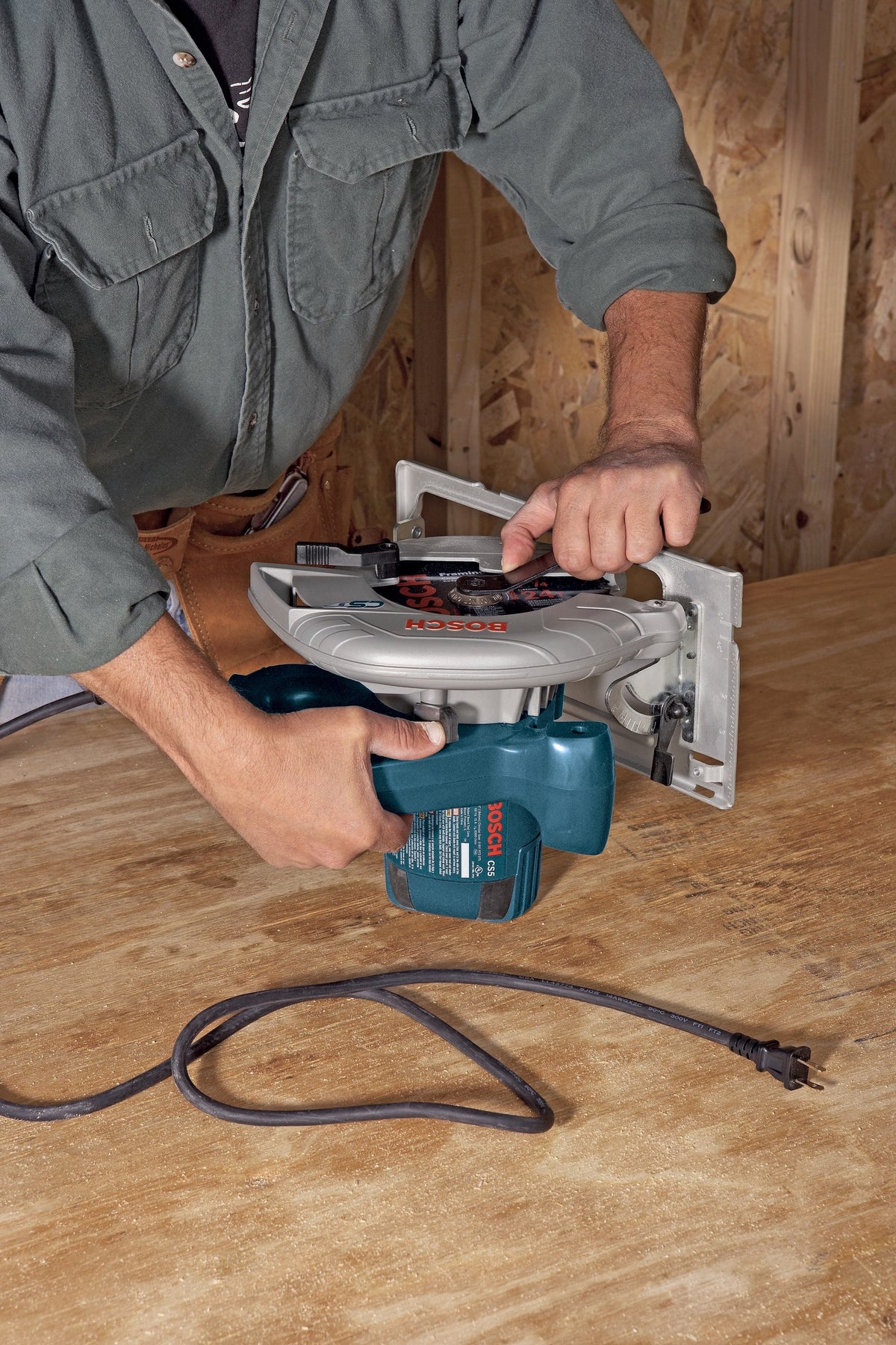 Bosch 15-Amp 7-1/4-in Corded Circular Saw with Steel Shoe (CS5)
