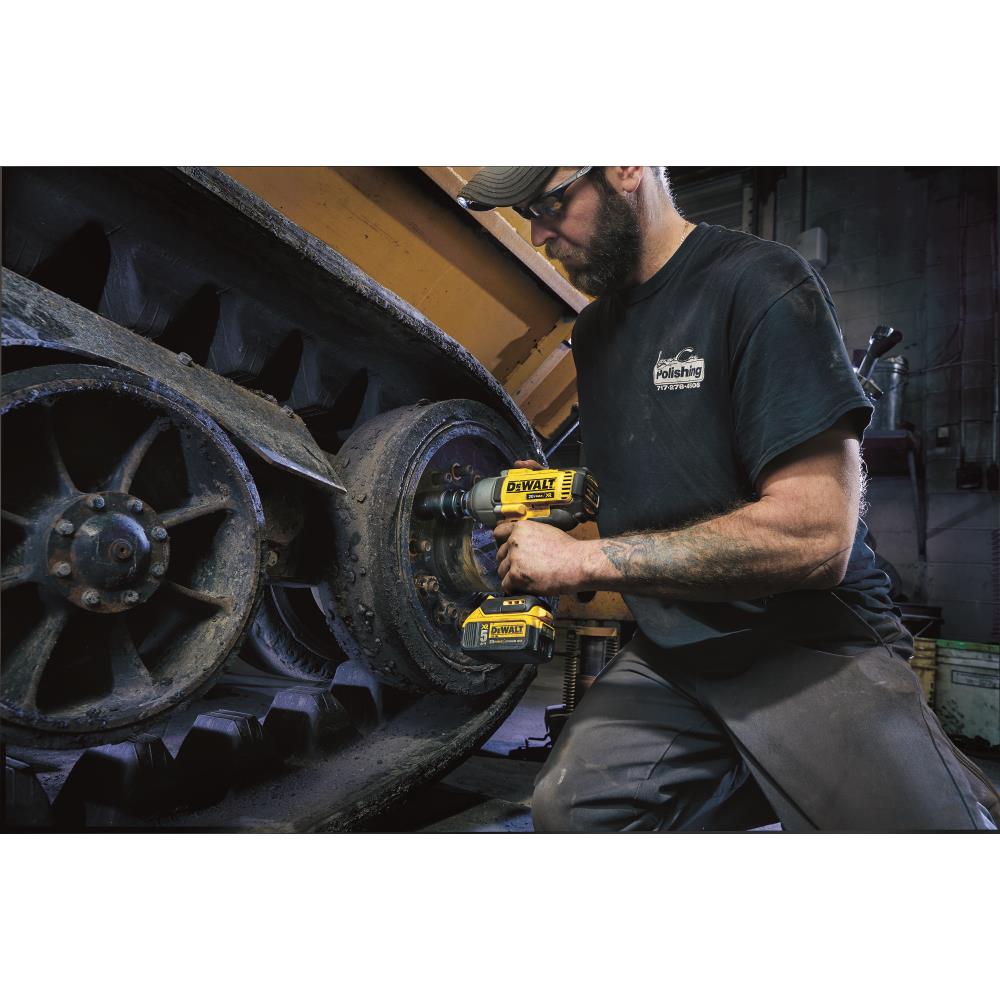 DEWALT XR 20-Volt Max Variable Speed Brushless 1/2-in Drive Cordless Impact Wrench Kit, DCF899P2 (2 Batteries, Charger, Bag)