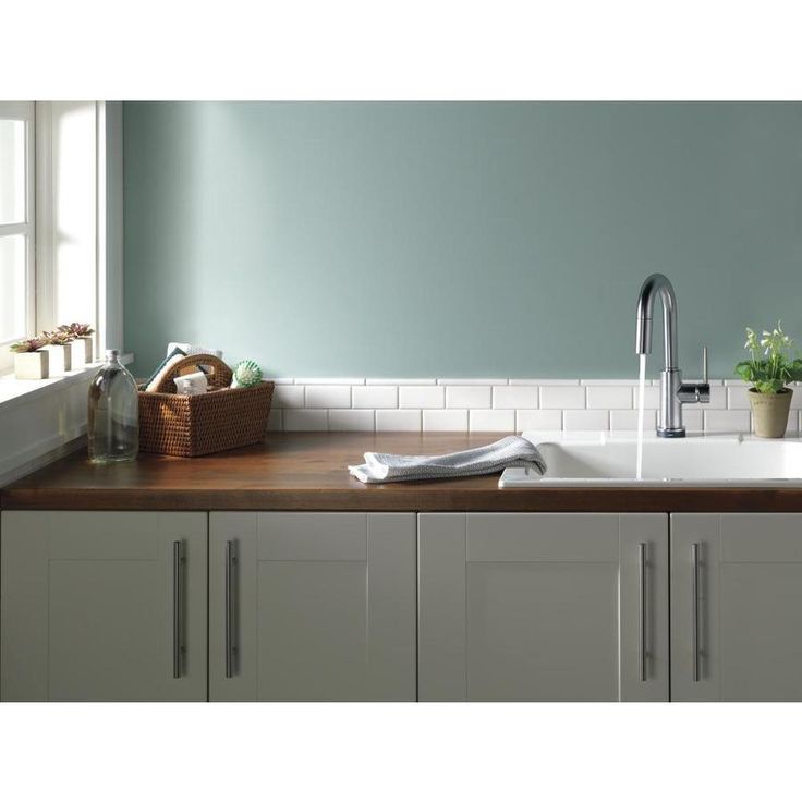 Delta Trinsic Touch2O Arctic Stainless 1-Handle Deck-Mount Pull-Down Touch Kitchen Faucet