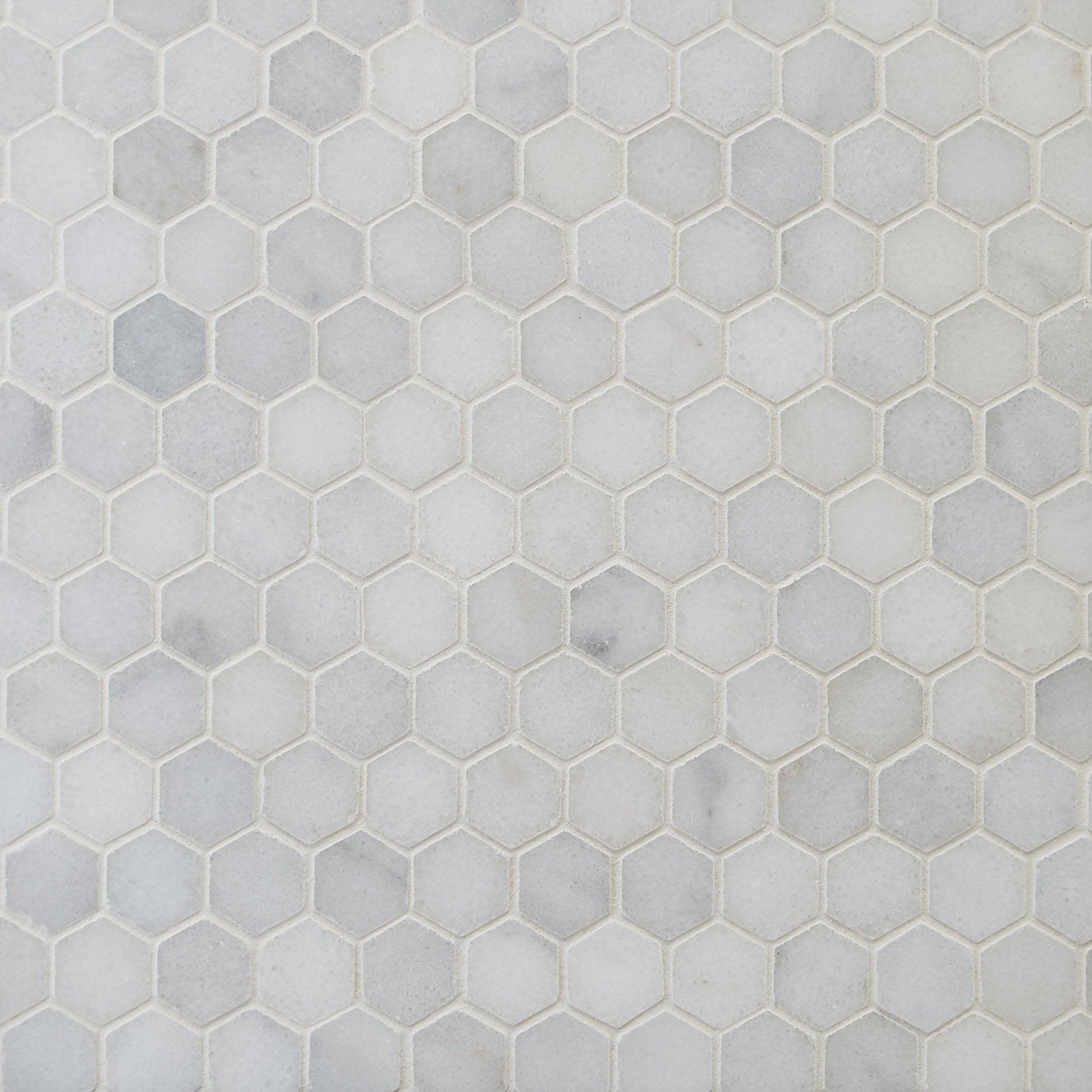 100701911_carrara-chateau-1-in-hexagon-honed-marble-mosaic_display_fmt=auto&qlt=85_683791780