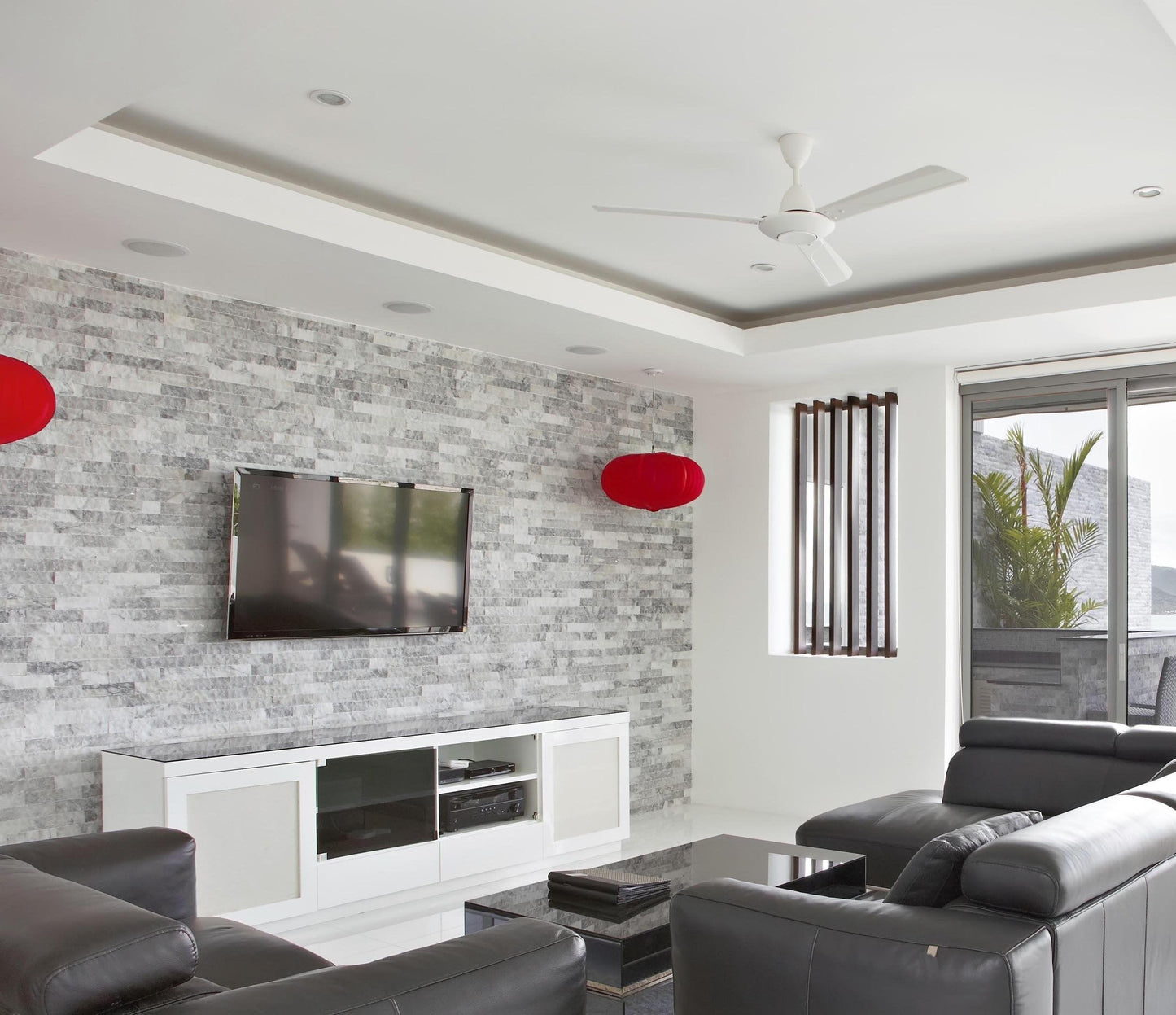 100844828_harbor-gray-splitface-quartzite-panel-ledger-living_room_fmt=auto&qlt=85_1568177093