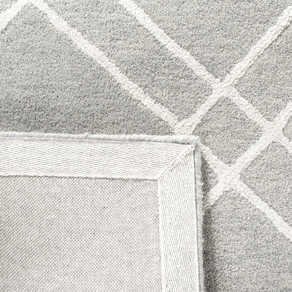 Safavieh Himalaya Ama 2-ft-3-in x 8-ft Gray/Silver Indoor Trellis Handcrafted Wool Runner Rug