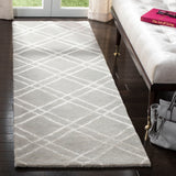 Safavieh Himalaya Ama 2-ft-3-in x 8-ft Gray/Silver Indoor Trellis Handcrafted Wool Runner Rug