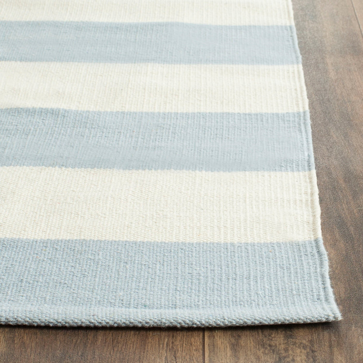 Safavieh Montauk Maslin 2 x 12 Sky Blue/Ivory Indoor Stripe Coastal Handcrafted Runner