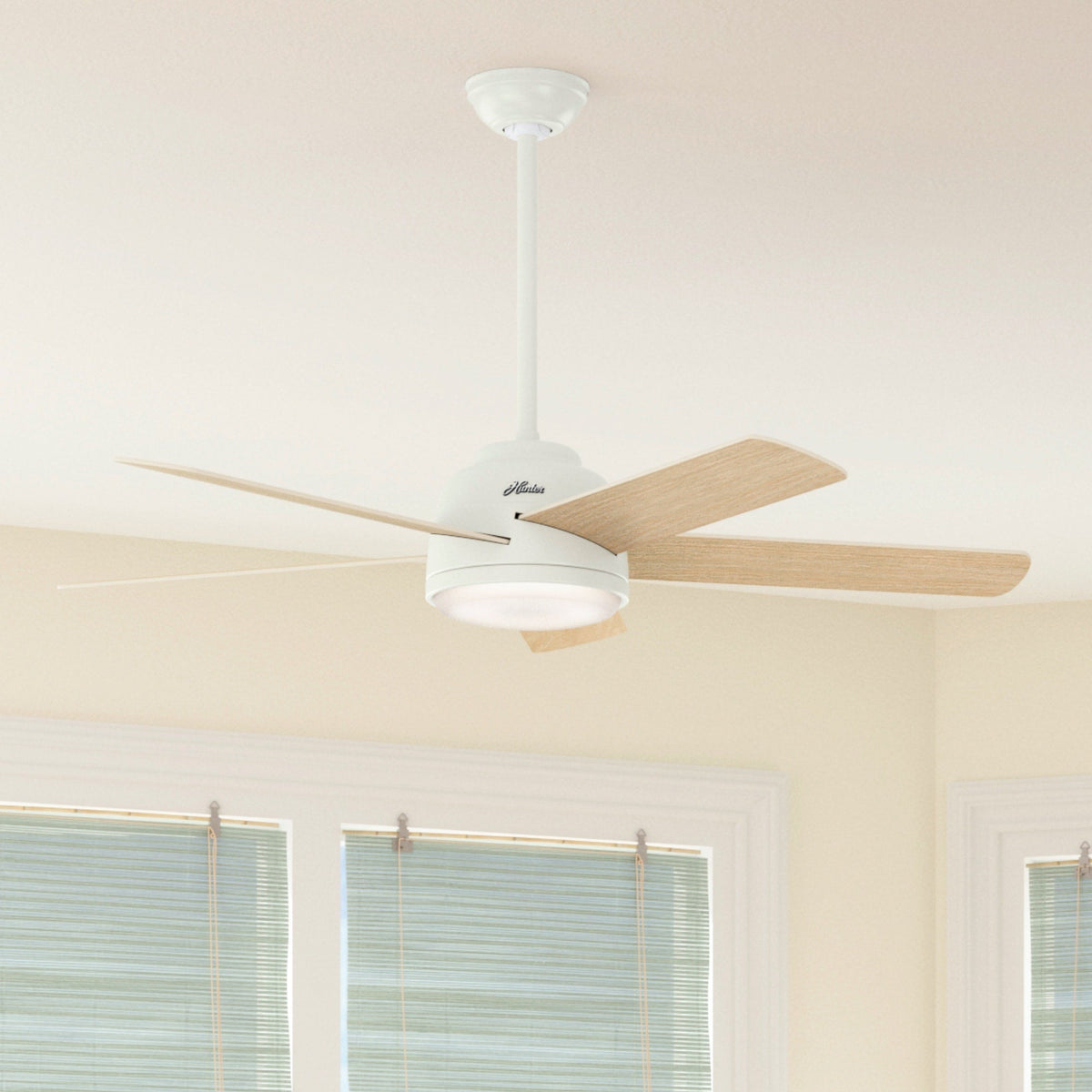 Hunter Romulus 54-in Fresh White Indoor Smart Ceiling Fan with Integrated LED Light and Remote (5-Blade)