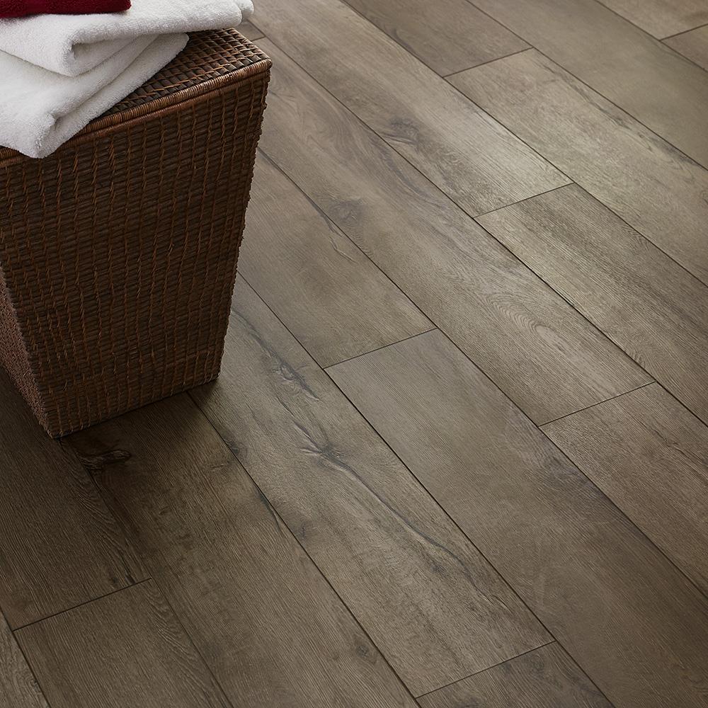 Mohawk Country Barn 7-3/4-in W x 4-1/2-mm T Waterproof Interlocking Luxury Vinyl Plank Flooring, 18.22-sq ft Carton