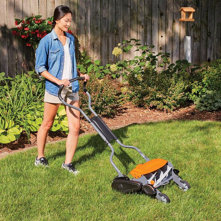 Fiskars 18 in. Cut Manual Push Non-Electric Walk Behind Reel Mower
