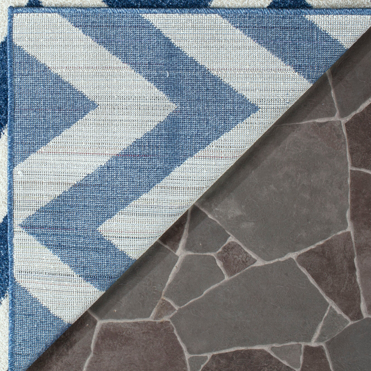 Safavieh Amherst Bellport 2 x 7 Navy/Beige Indoor/Outdoor Chevron Mid-Century Modern Runner