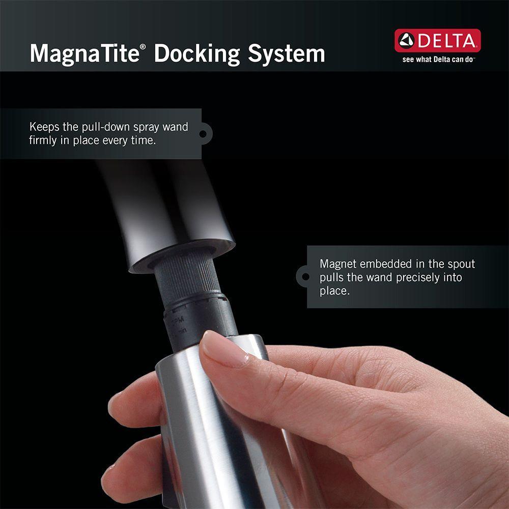 Leland Single-Handle Pull-Down Sprayer Kitchen Faucet with MagnaTite Docking in Venetian Bronze - Super Arbor
