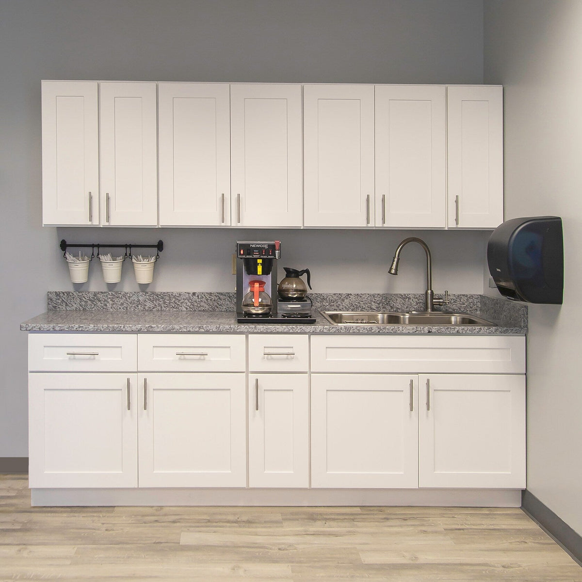 Design House Brookings 30-in W x 34.5-in H x 24-in D White Maple Base Fully Assembled Plywood Cabinet (Recessed Panel Shaker Door Style)