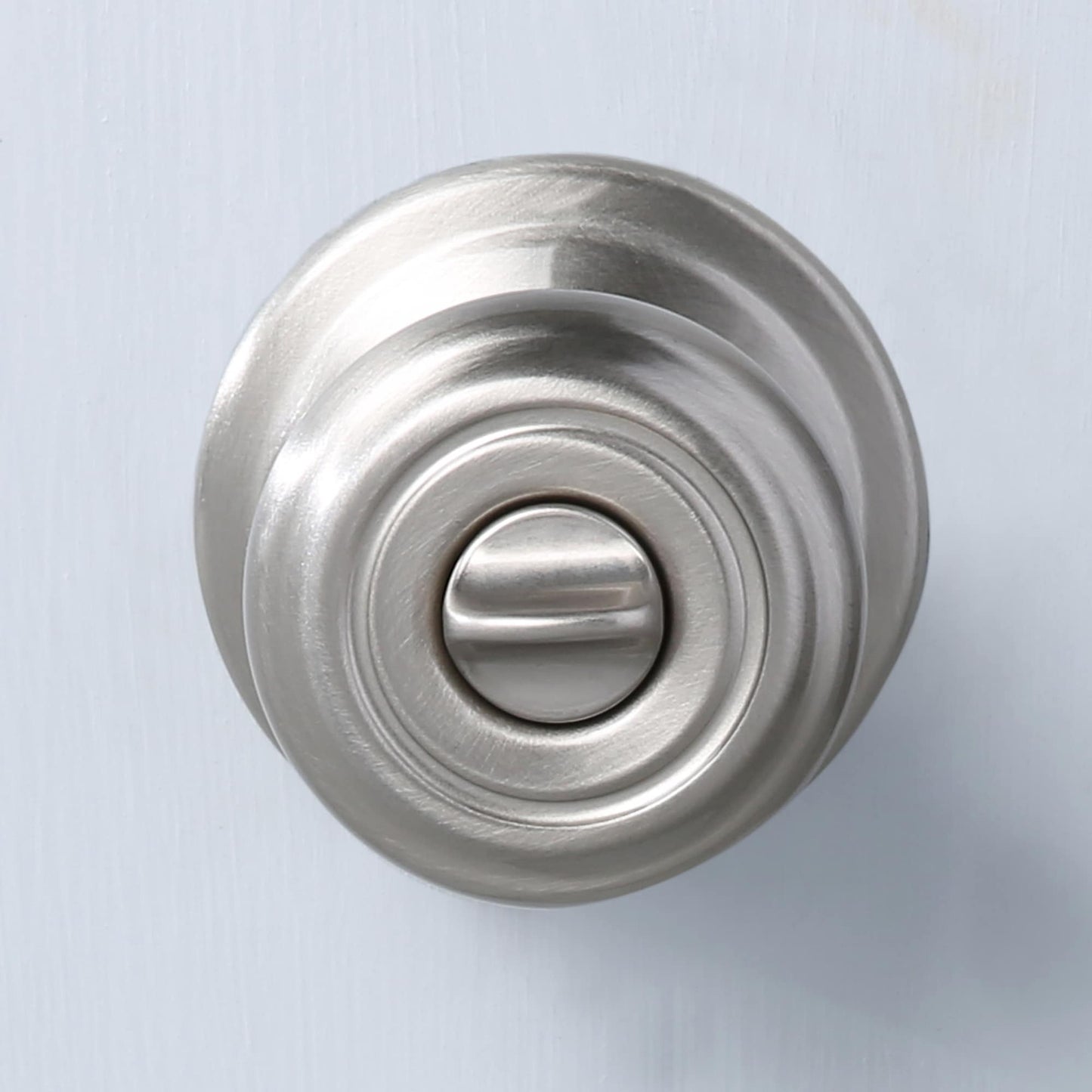 Kwikset Cameron Satin Nickel Privacy Door Knob, ANSI/BHMA Grade 2, Fits 1-3/8 to 1-3/4 in Doors
