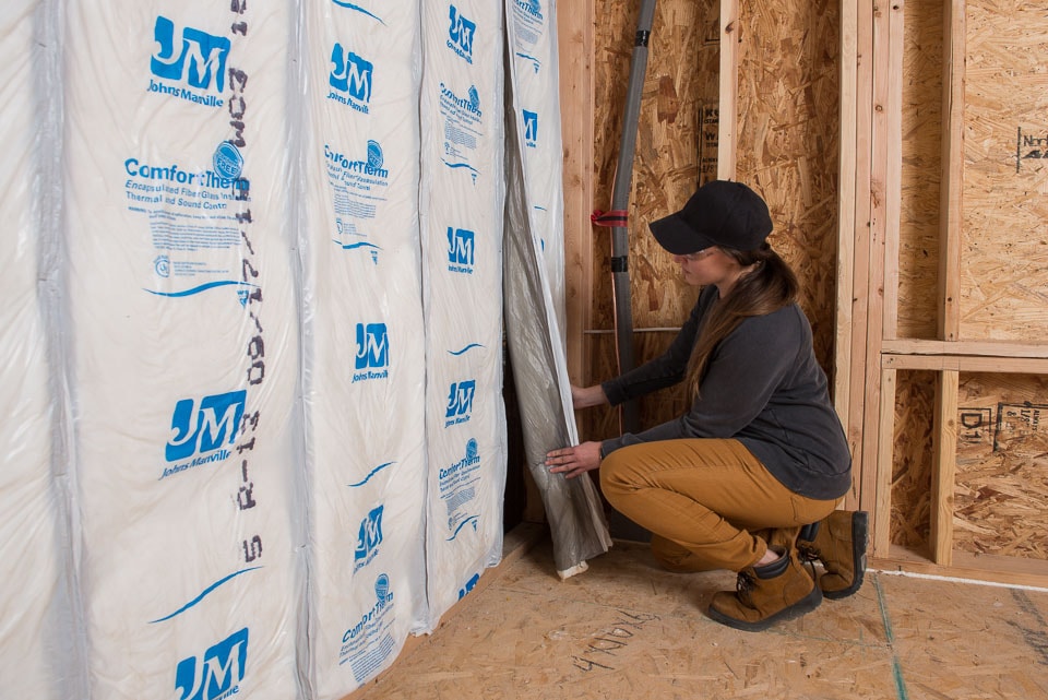JM (Johns Manville) ComfortTherm R-19 Encapsulated Fiberglass Batt Insulation, 15 in x 93 in (87.18 sq ft)