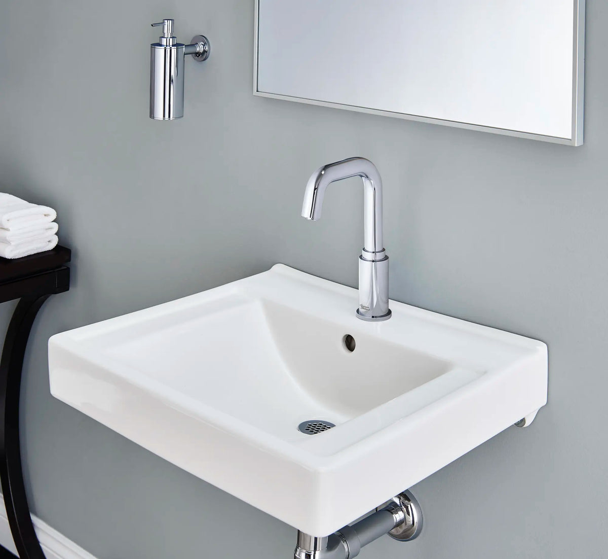 American Standard Serin Touchless Single-Hole Bathroom Sink Faucet, Polished Chrome, 0.5 GPM