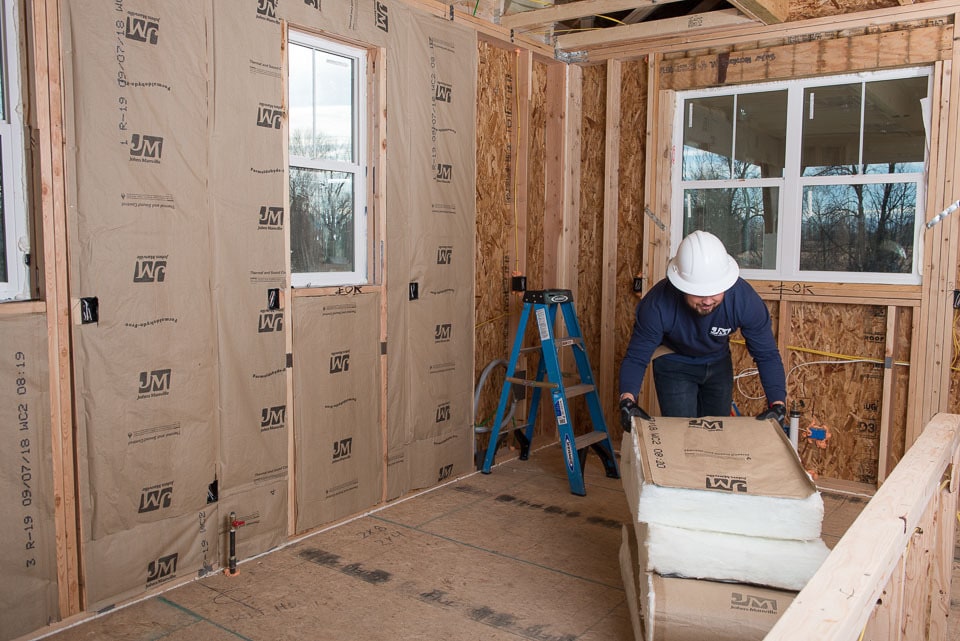 Johns Manville R-15 Kraft-Faced Fiberglass Batt Insulation, 103.97-sq ft Coverage (23 in W x 93 in L) – K1232S