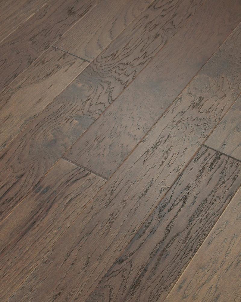Shaw Hickory Sumac hardwood flooring — surface grain detail