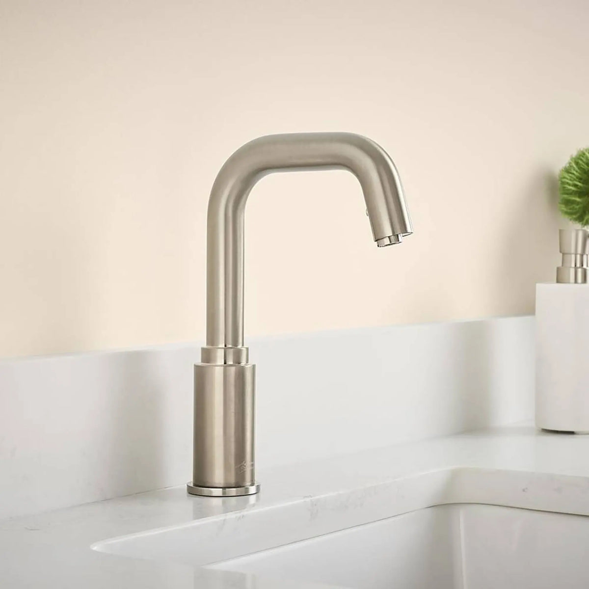 American Standard Serin Touchless Single-Hole Bathroom Sink Faucet, Polished Chrome, 0.5 GPM