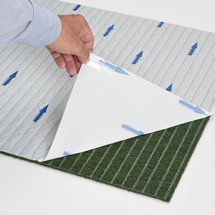 Foss Grizzly Grass - Rain Forest - Green 24 x 24 in. Peel and Stick Artificial Grass Carpet Tile Square (60 sq. ft.)