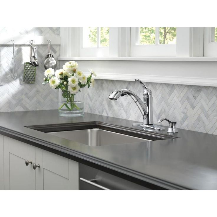 Delta Kessler Chrome 1-Handle Deck-Mount Pull-Out Handle Kitchen Faucet (Deck Plate Included)
