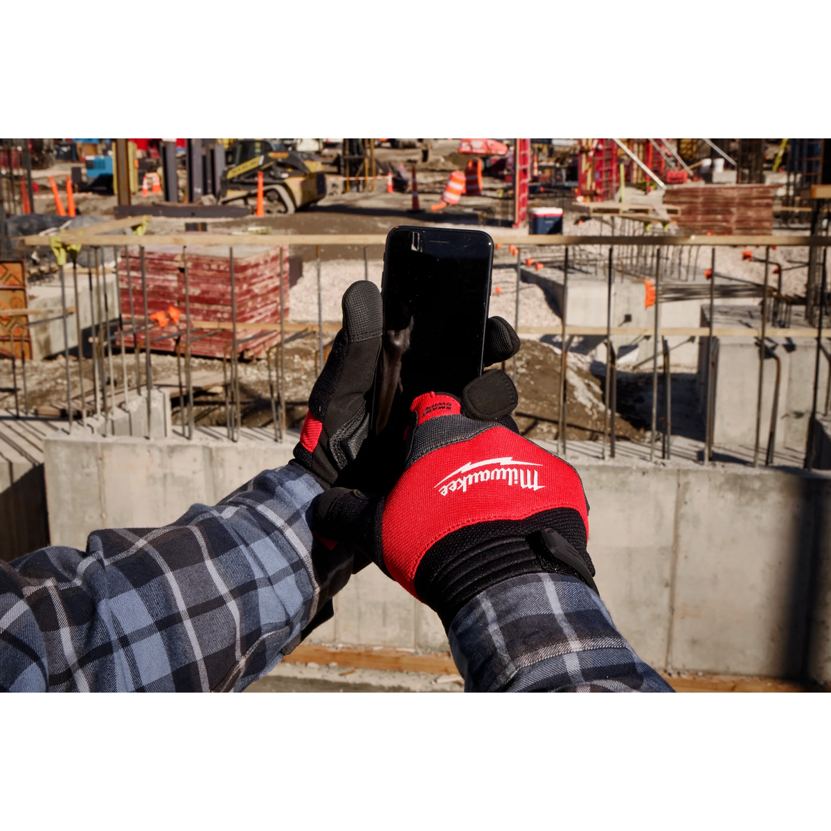 Milwaukee Small Anti-Vibration Work Glove, Size S (48-73-8770)