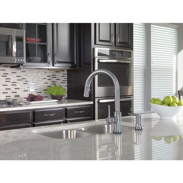 Delta Trinsic Arctic Stainless 1-Handle Deck-Mount Pull-Down Handle Kitchen Faucet