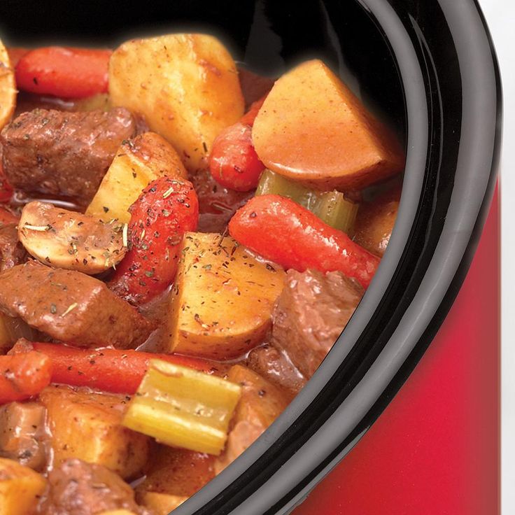 5 qt. Red Oval Slow Cooker with Travel Bag