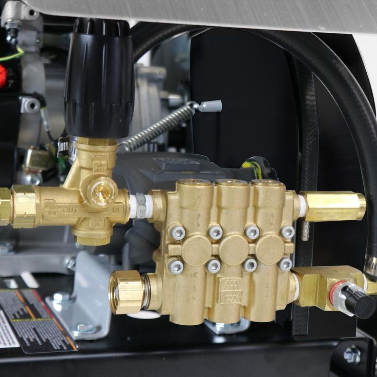 Simpson SuperPro Roll-Cage 4400 PSI at 4.0 GPM 420 cc with AAA Triplex Plunger Pump Cold Water Pressure Washer