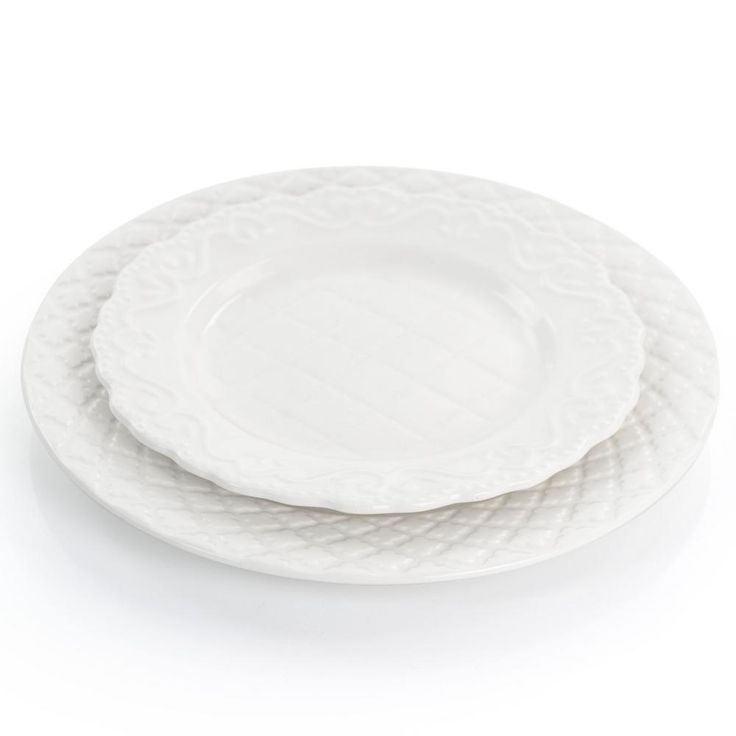 Quilted Eyelet 16 Piece Round Fine Ceramic Dinnerware Set in White