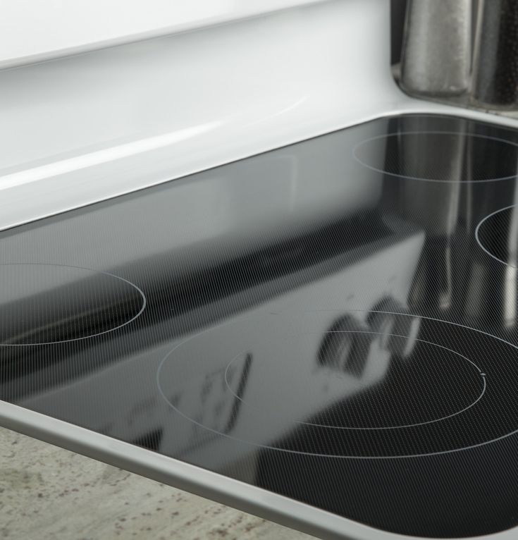 GE 30-in Smooth Surface 4 Elements 5.3-cu ft Self-Cleaning Freestanding Electric Range (White)