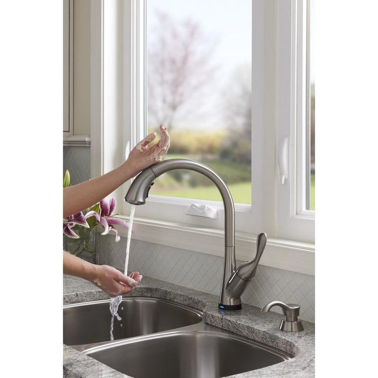 Delta Ashton Touch2O Stainless 1-Handle Deck-Mount Pull-Down Touch Kitchen Faucet (Deck Plate Included)