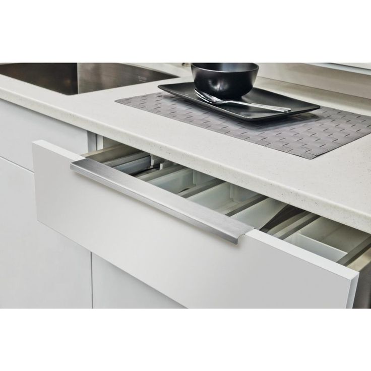 32 in. (813 mm) Stainless Steel Contemporary Edge Drawer Pull