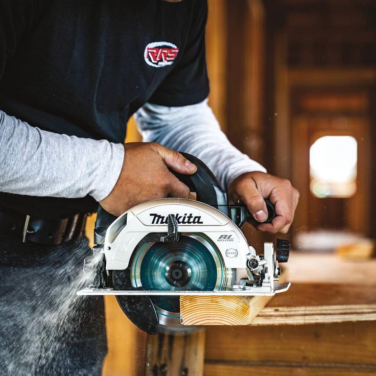 6-1/2 in. 18-Volt LXT Lithium-Ion Brushless Cordless Circular Saw Tool-Only with Bonus 18-Volt LXT 5.0 Ah Battery