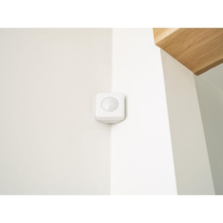 SimpliSafe Smart Home Security System (7 pc.) with Base Station, Siren, Keypad, Motion Sensor, 3 Entry Sensors, and Key Fob