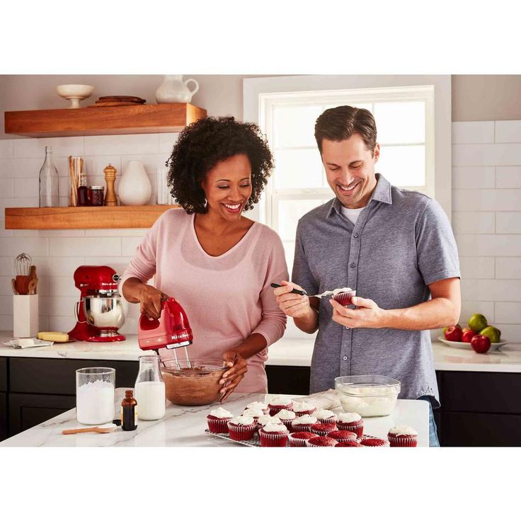 100-Year Limited Edition Queen of Hearts 7-Speed Passion Red Hand Mixer
