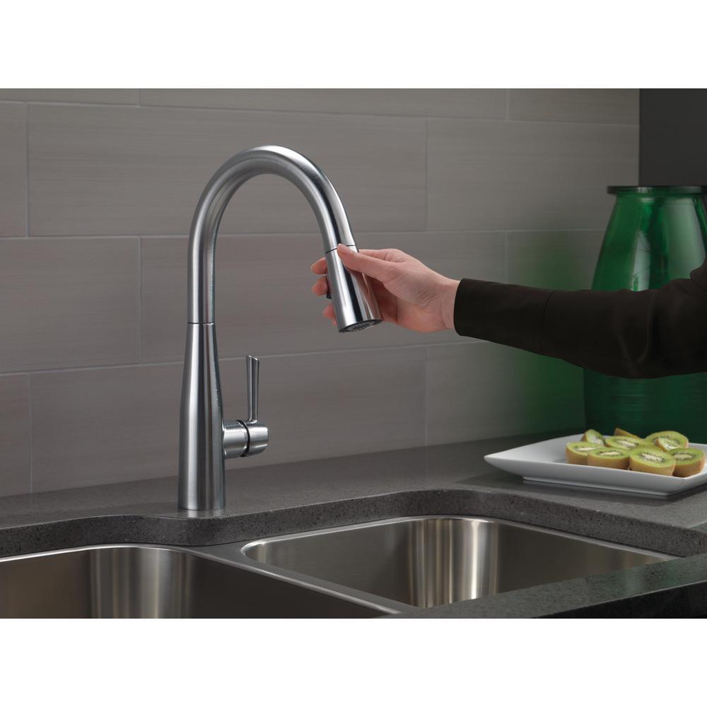 Essa Single-Handle Pull-Down Sprayer Kitchen Faucet with MagnaTite Docking in Arctic Stainless - Super Arbor
