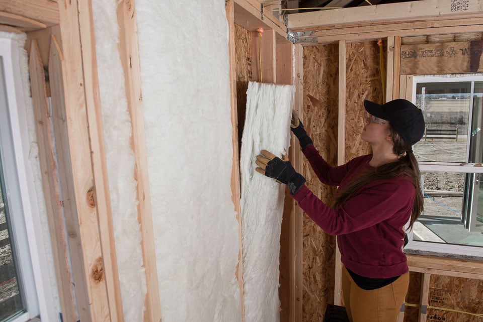 Johns Manville JM R-13 Unfaced Fiberglass Batt Insulation – 15 in x 93 in, 106.56 sq ft (11-Pack)