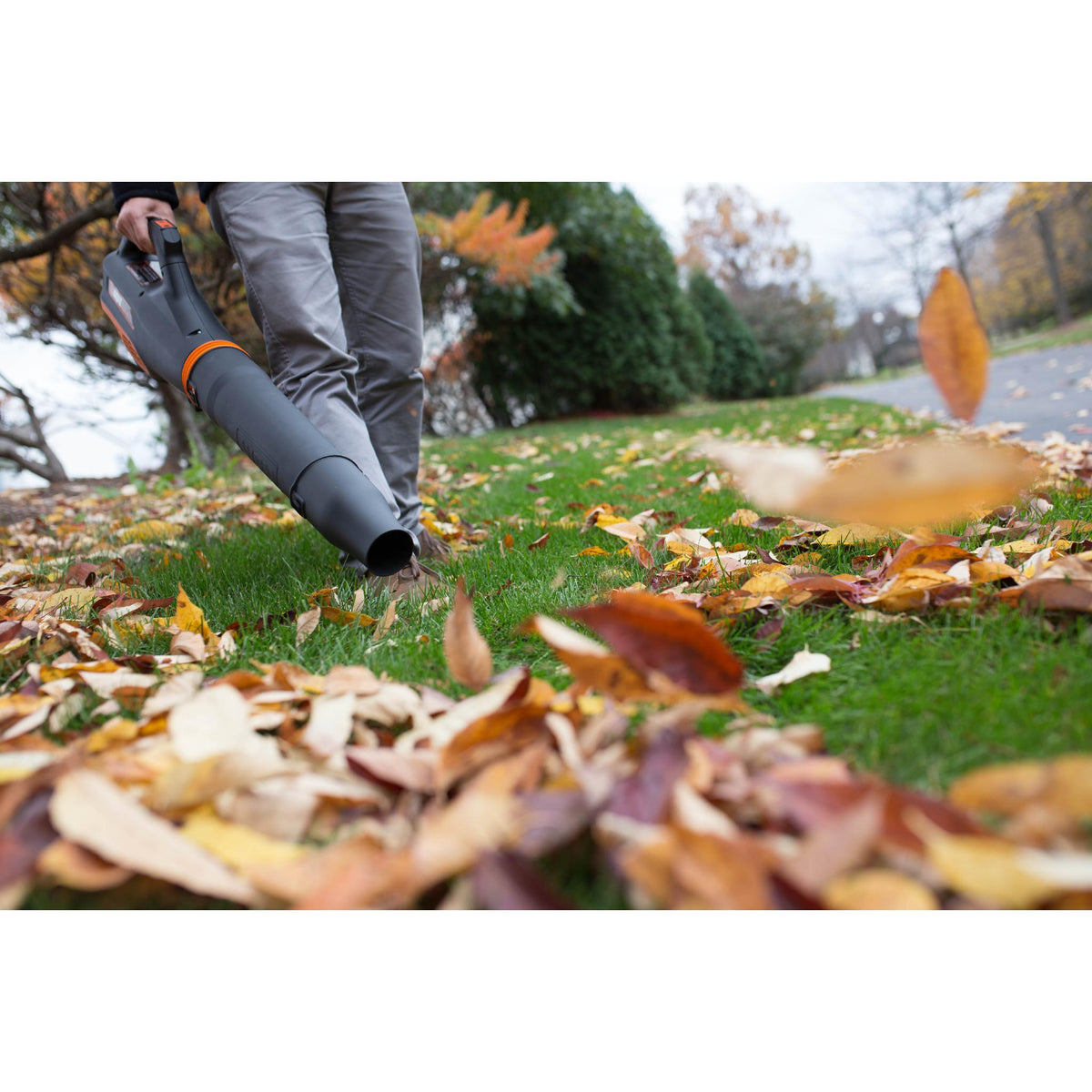 WEN 40V Max Lithium-Ion 124 MPH 480 CFM Cordless Brushless Leaf Blower with 2Ah Battery & Charger